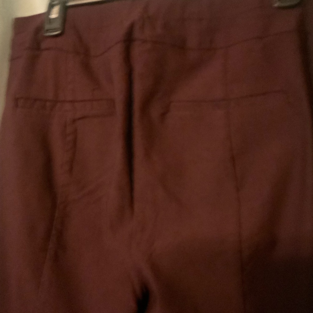 7th Avenue Design Studio Elegant Burgundy Women's Cropped Pants - Picture 2 of 4